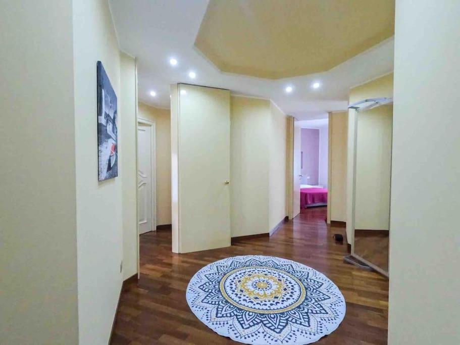 Appartamento Grazioso Con Parcheggio Privato Piacenza Bagian luar foto