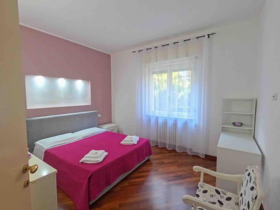 Appartamento Grazioso Con Parcheggio Privato Piacenza Bagian luar foto