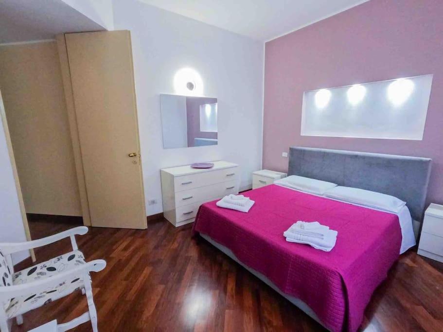 Appartamento Grazioso Con Parcheggio Privato Piacenza Bagian luar foto