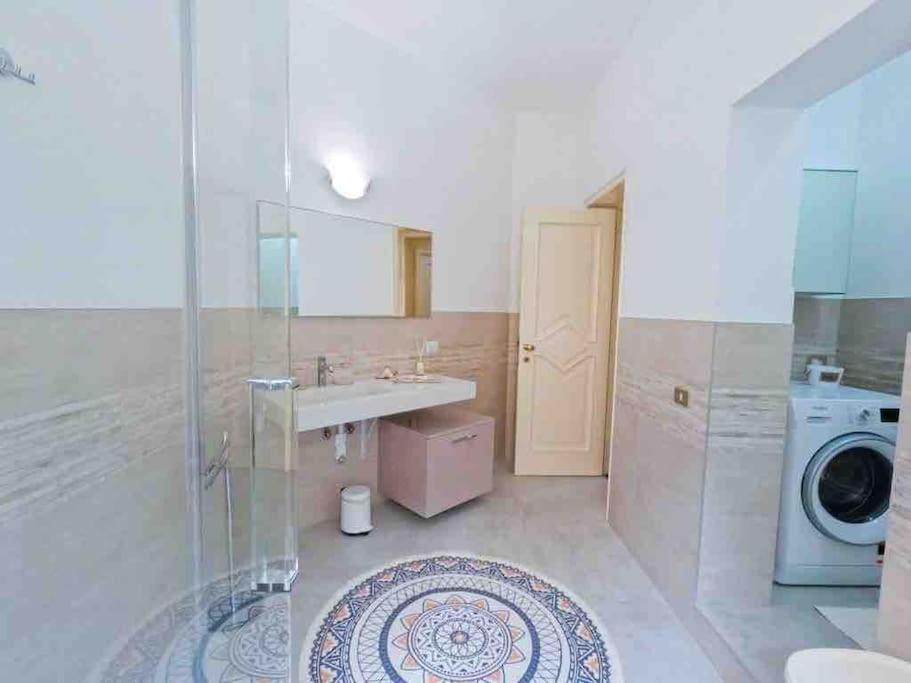 Appartamento Grazioso Con Parcheggio Privato Piacenza Bagian luar foto