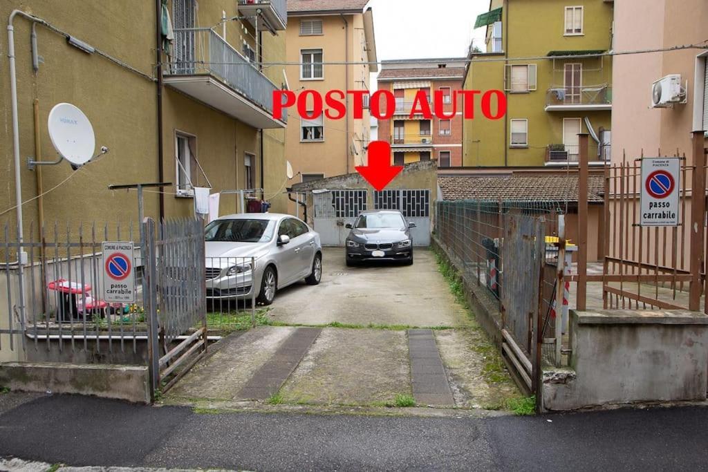Appartamento Grazioso Con Parcheggio Privato Piacenza Bagian luar foto