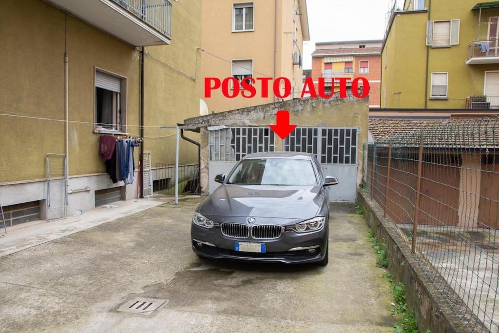 Appartamento Grazioso Con Parcheggio Privato Piacenza Bagian luar foto